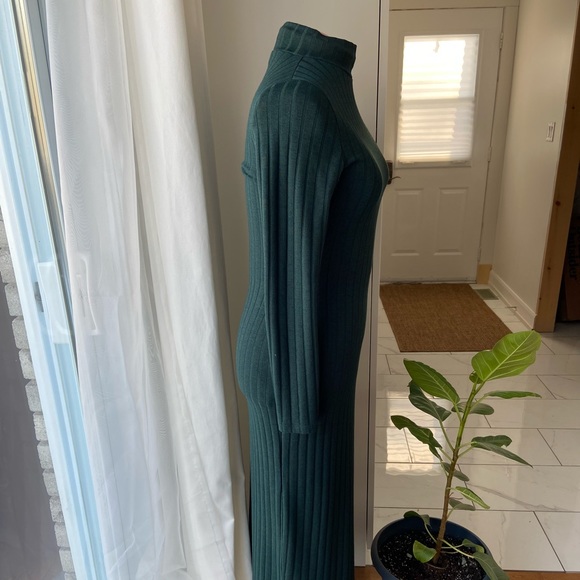 Green Ribbed Fitted Mock Neck Long Sleeve Maternity Maxi Dress - Picture 2 of 4